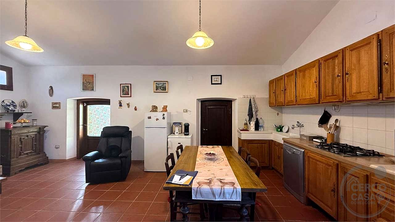 GIANO DELL'UMBRIA: CIELO-TERRA IN PIETRA CON CORTE ESCLUSIVA E DEPENDANCE