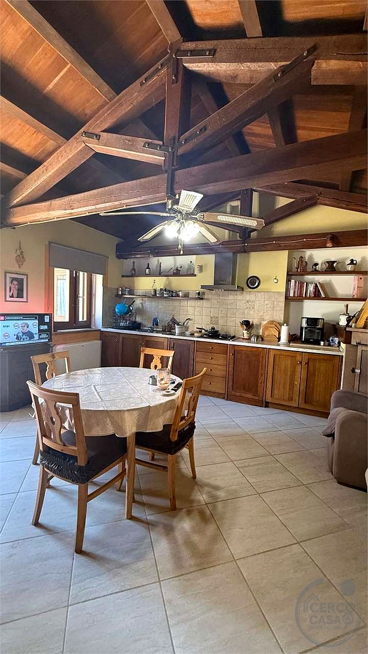 GIANO DELL'UMBRIA: CIELO-TERRA IN PIETRA CON CORTE ESCLUSIVA E DEPENDANCE