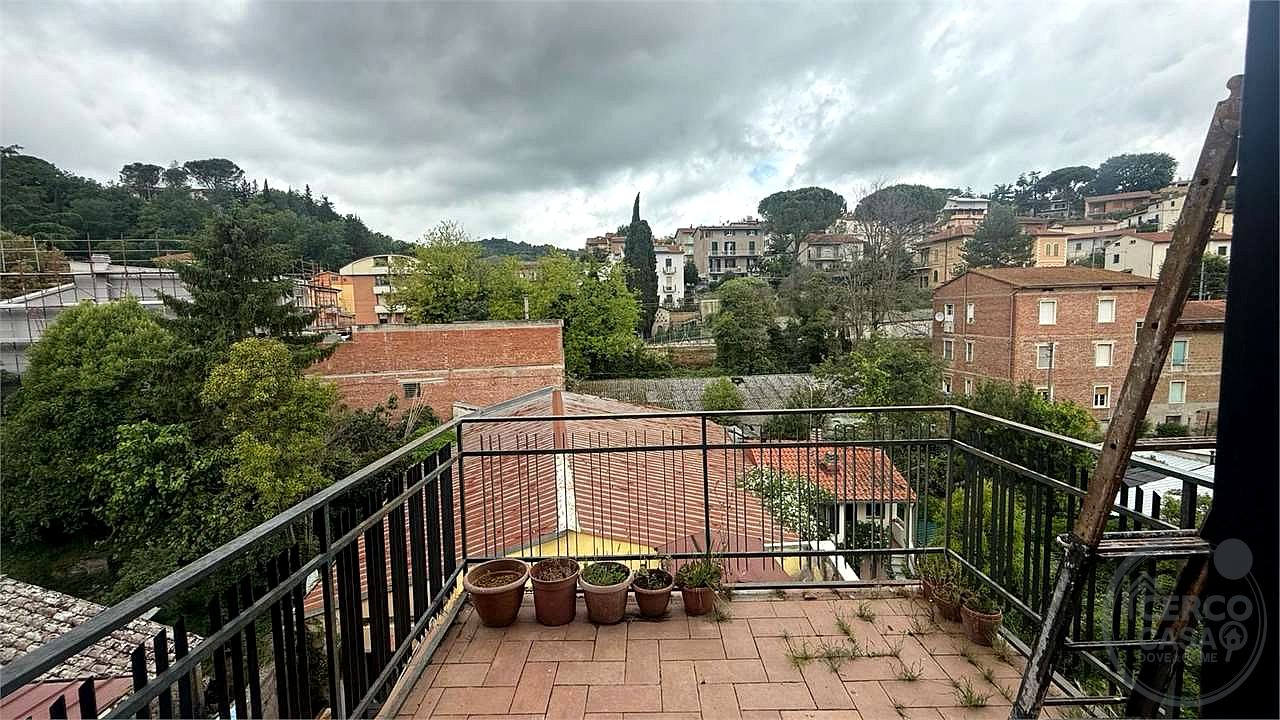 PERUGIA: AMPIO E LUMINOSO APPARTAMENTO AL CENTRO DI PONTE FELCINO