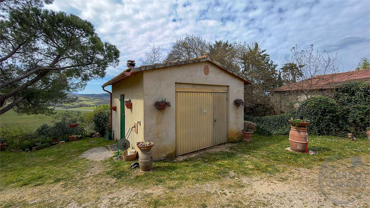 CINIGIANO: TENUTA AGRICOLA CON VISTA SUL MONTE AMIATA