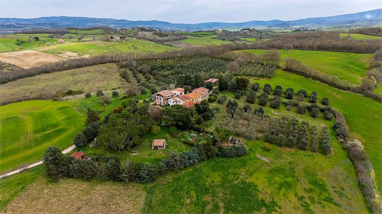 CINIGIANO: TENUTA AGRICOLA CON VISTA SUL MONTE AMIATA