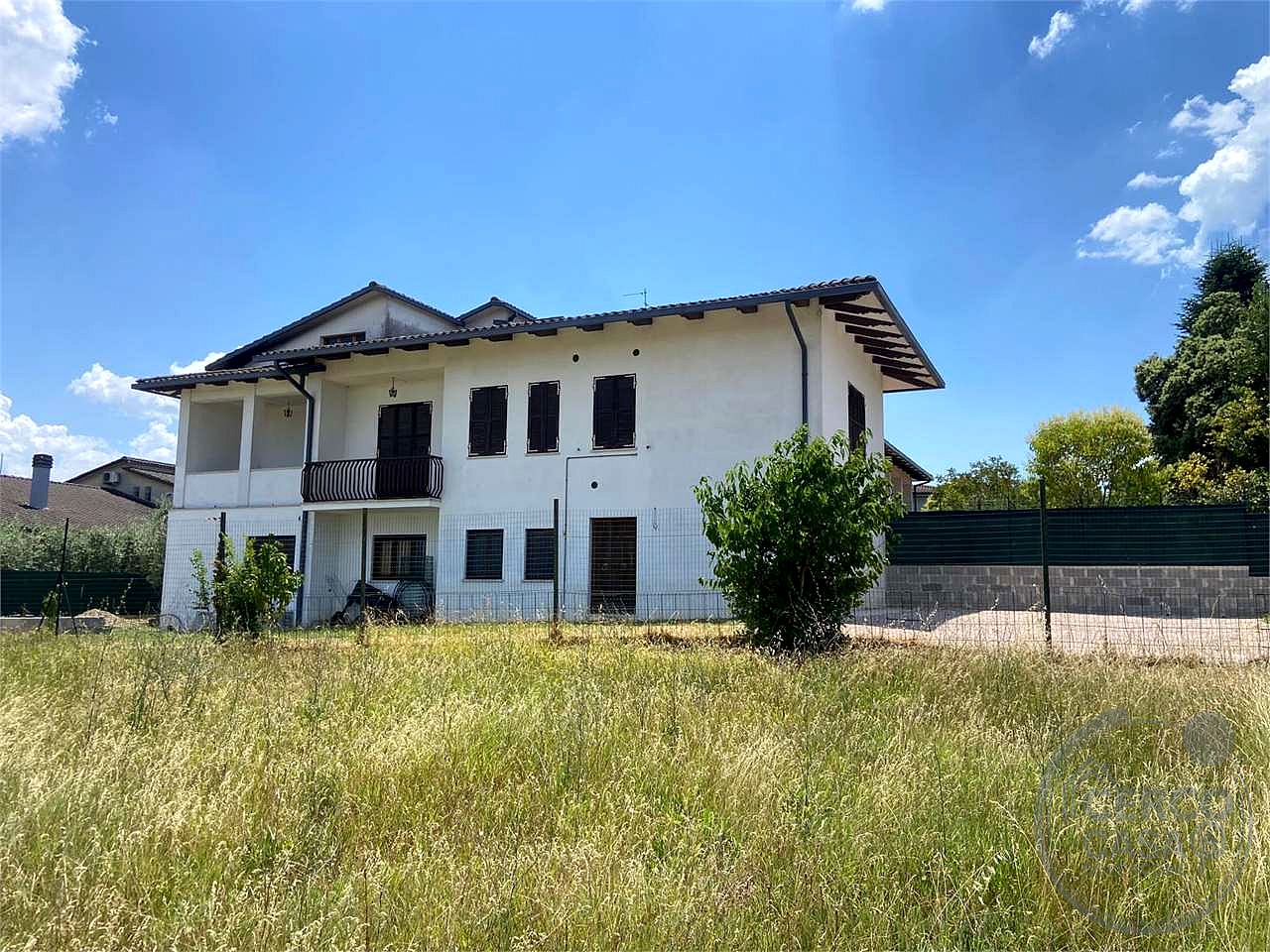 MARSCIANO - CERQUETO: PORZIONE DI VILLA INDIPENDENTE CON GIARDINO