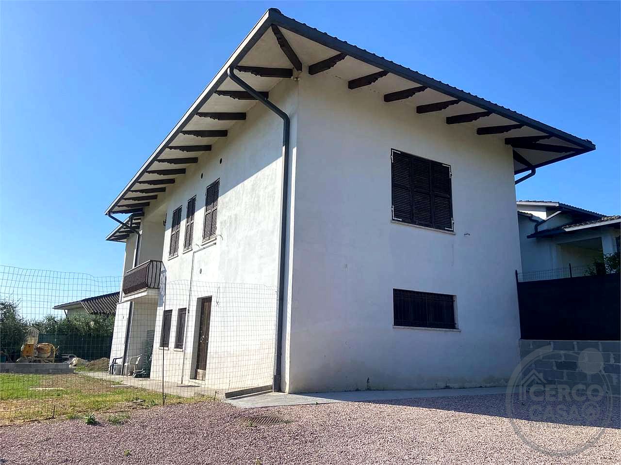 MARSCIANO - CERQUETO: PORZIONE DI VILLA INDIPENDENTE CON GIARDINO