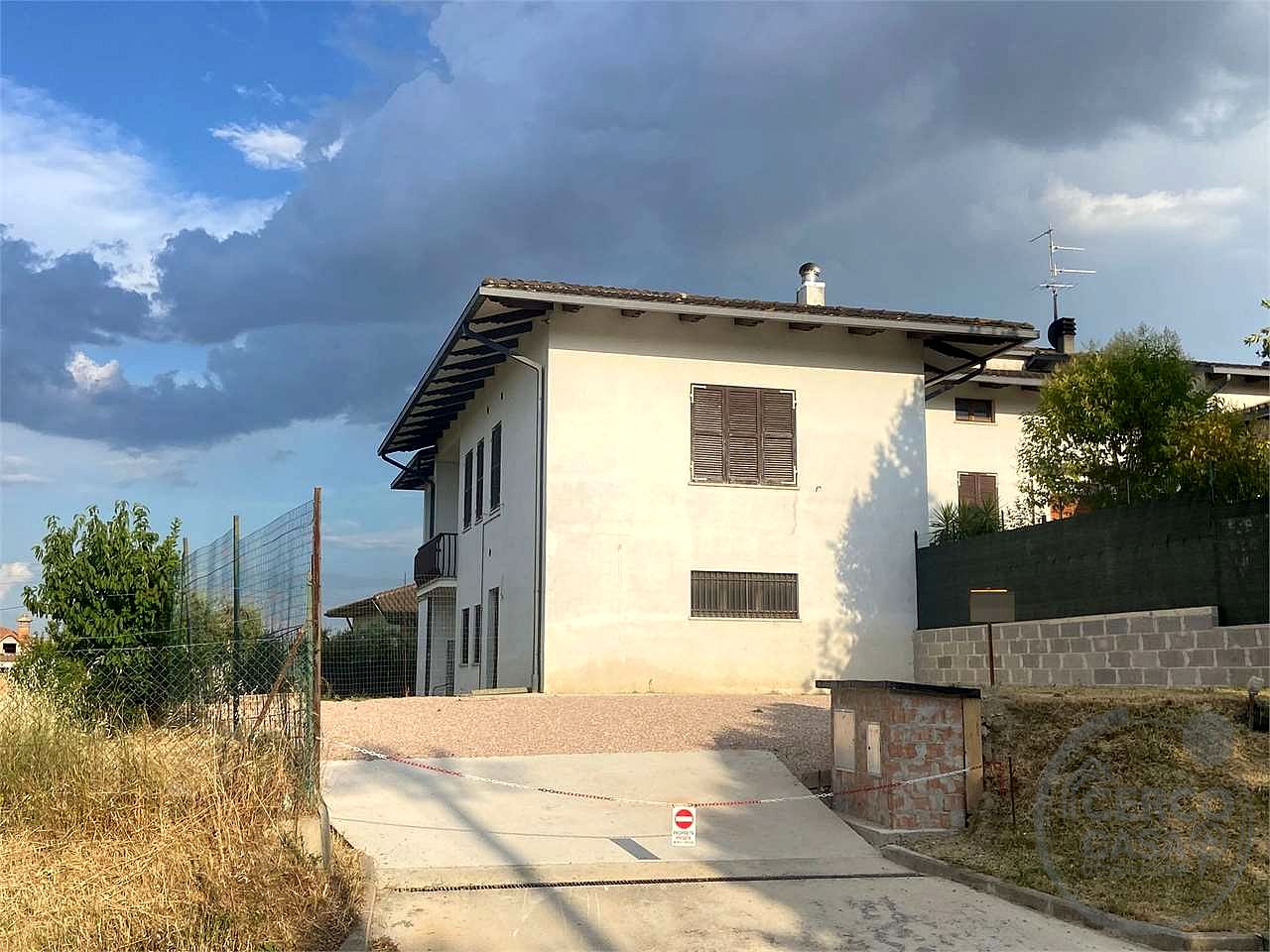 MARSCIANO - CERQUETO: PORZIONE DI VILLA INDIPENDENTE CON GIARDINO