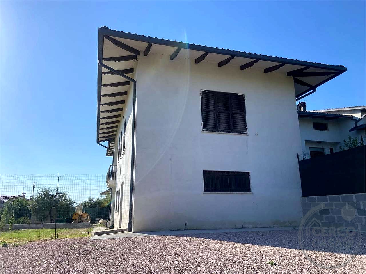 MARSCIANO - CERQUETO: PORZIONE DI VILLA INDIPENDENTE CON GIARDINO
