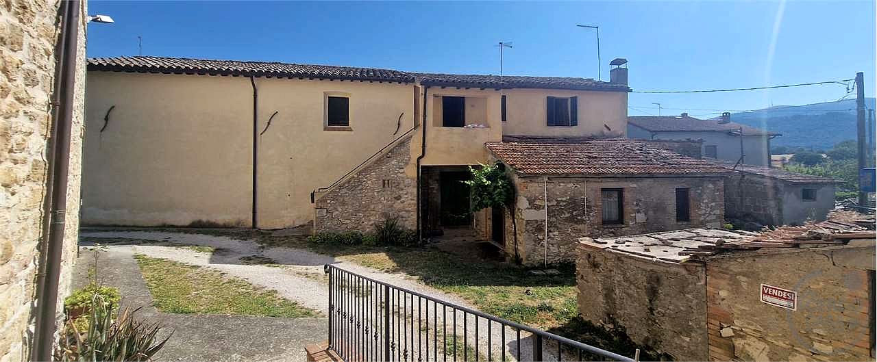 MASSA MARTANA - CASTEL RINALDI: APPARTAMENTO ARREDATO CON GARAGE