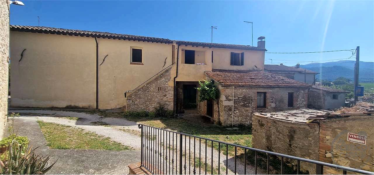 MASSA MARTANA - CASTEL RINALDI: APPARTAMENTO ARREDATO CON GARAGE