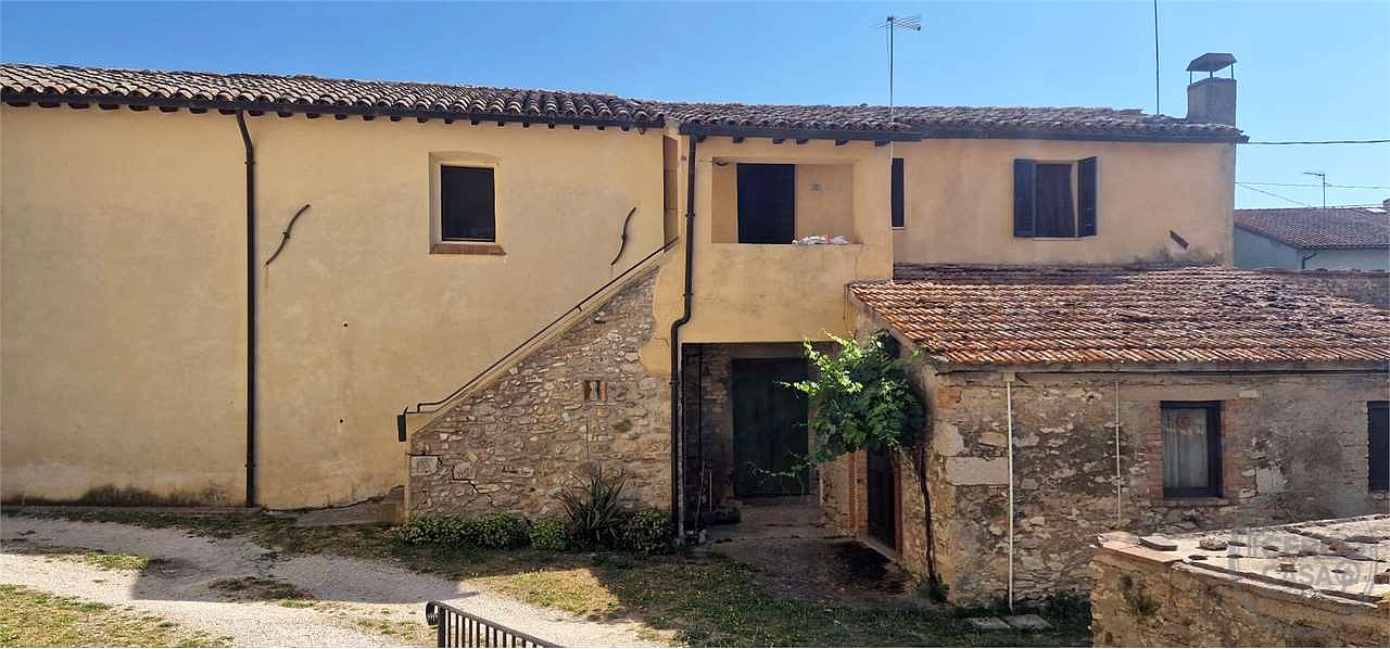 MASSA MARTANA - CASTEL RINALDI: APPARTAMENTO ARREDATO CON GARAGE
