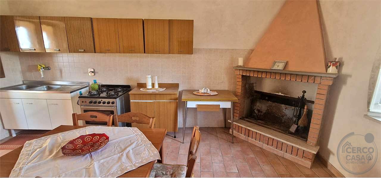 MASSA MARTANA - CASTEL RINALDI: APPARTAMENTO ARREDATO CON GARAGE