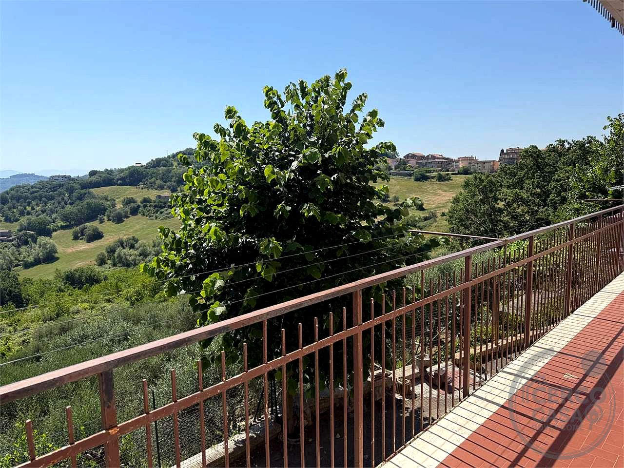 PERUGIA - SAN MARCO: APPARTAMENTO PANORAMICO CON GARAGE E FONDO