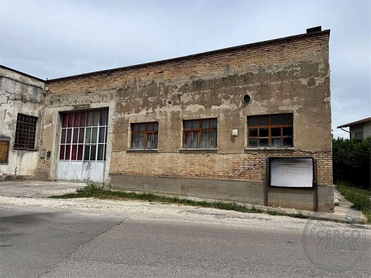 SPOLETO - CAPANNONE IN VENDITA