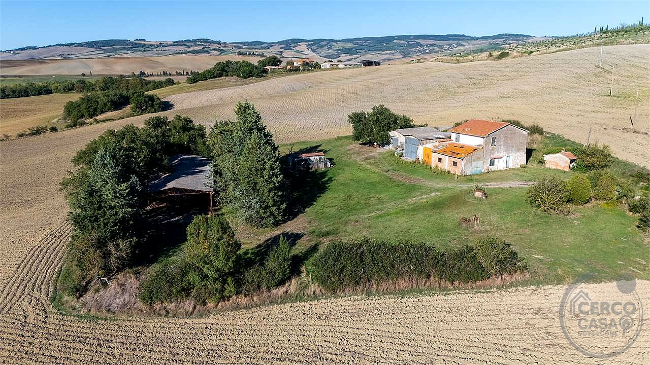 VAL D'ORCIA: PODERE DI PRESTIGIO CON ANNESSI E TERRENO