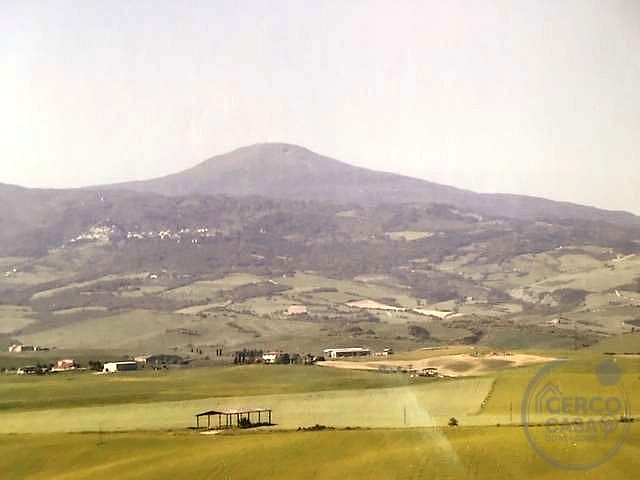 VAL D'ORCIA: PODERE DI PRESTIGIO CON ANNESSI E TERRENO