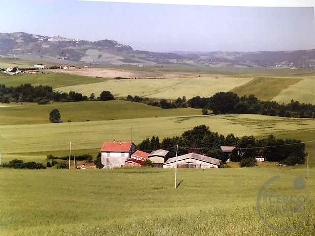 VAL D'ORCIA: PODERE DI PRESTIGIO CON ANNESSI E TERRENO