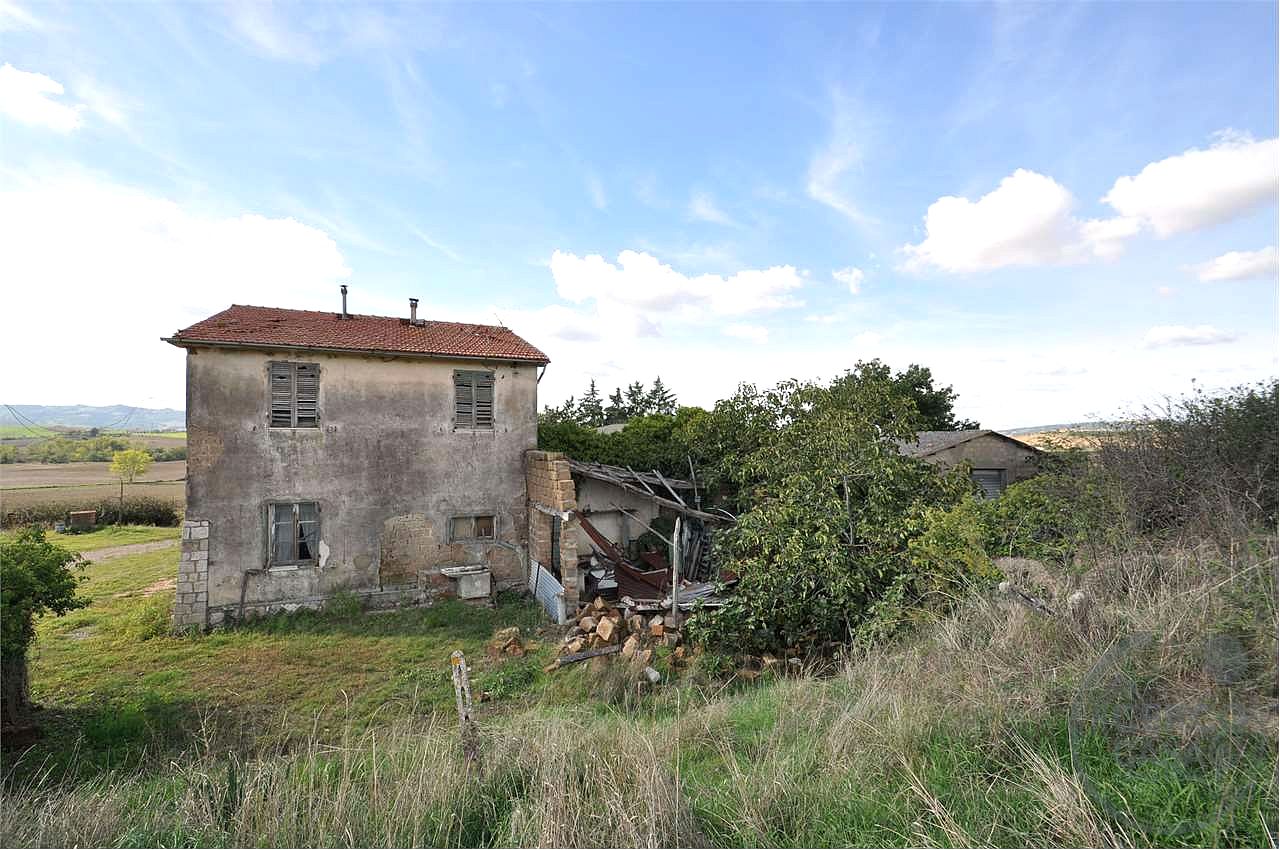 VAL D'ORCIA: PODERE DI PRESTIGIO CON ANNESSI E TERRENO