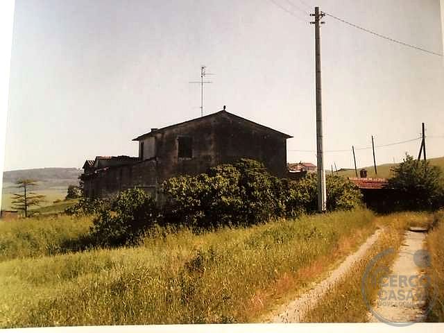 VAL D'ORCIA: PODERE DI PRESTIGIO CON ANNESSI E TERRENO
