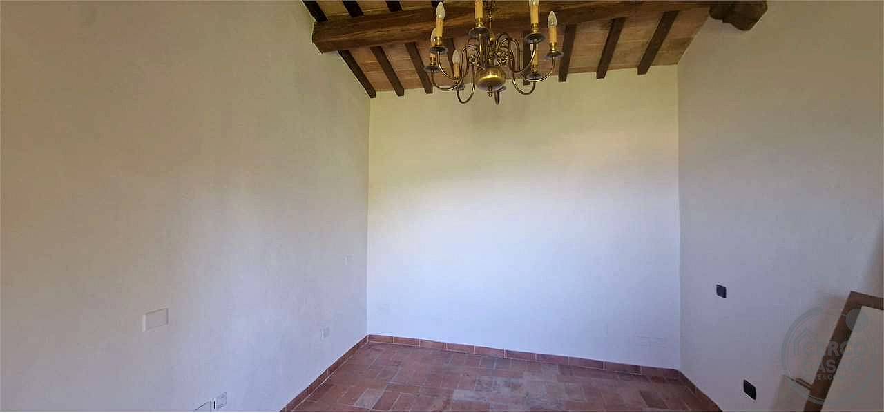 GUALDO CATTANEO - SARAGANO - CASALE CON TERRENO