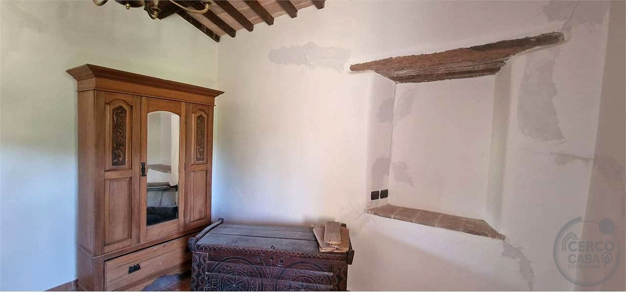 GUALDO CATTANEO - SARAGANO - CASALE CON TERRENO