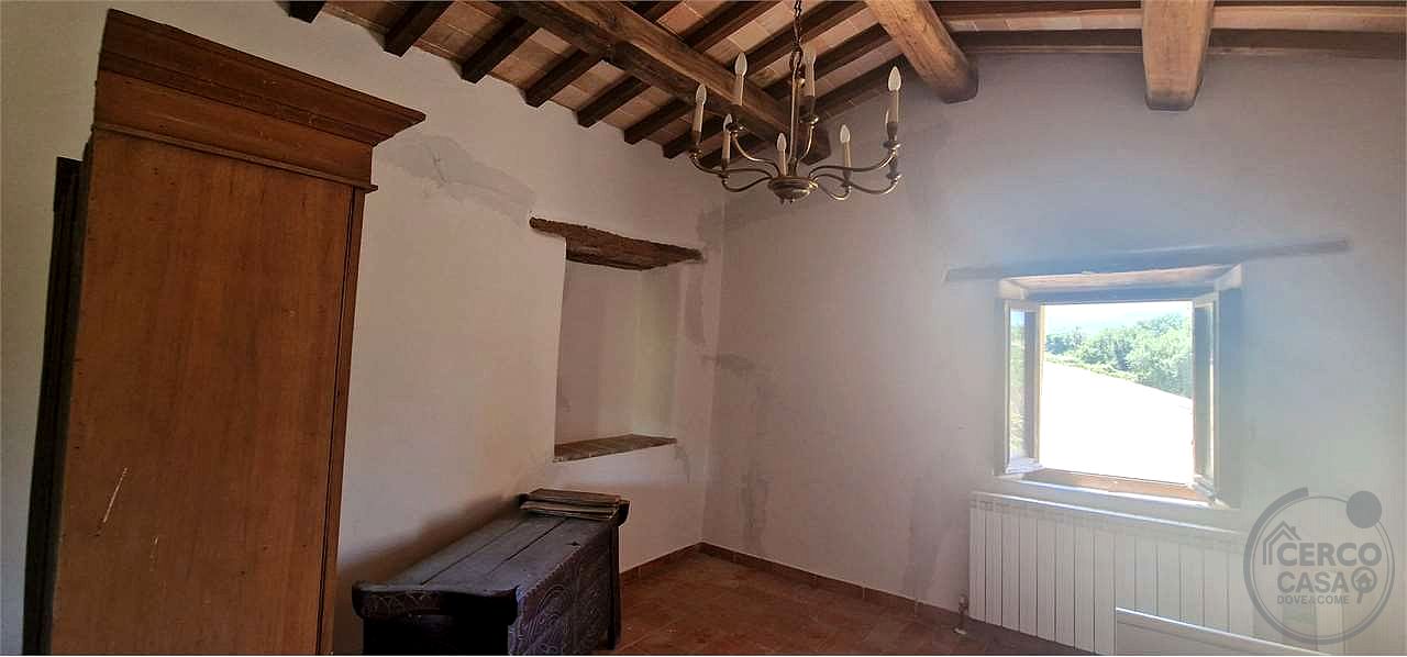 GUALDO CATTANEO - SARAGANO - CASALE CON TERRENO