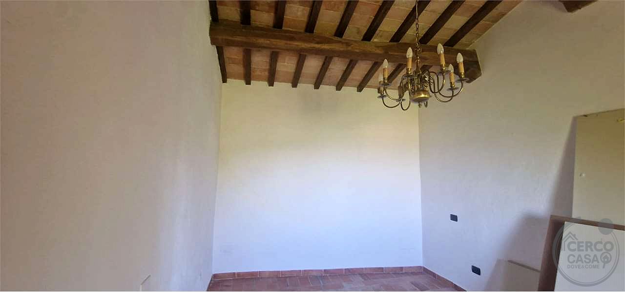 GUALDO CATTANEO - SARAGANO - CASALE CON TERRENO
