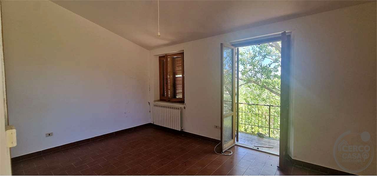 GUALDO CATTANEO - SARAGANO - CASALE CON TERRENO