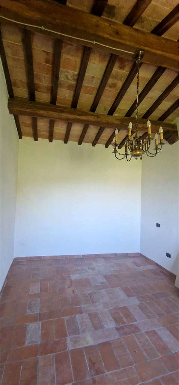GUALDO CATTANEO - SARAGANO - CASALE CON TERRENO