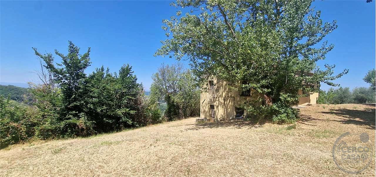 GUALDO CATTANEO - SARAGANO - CASALE CON TERRENO