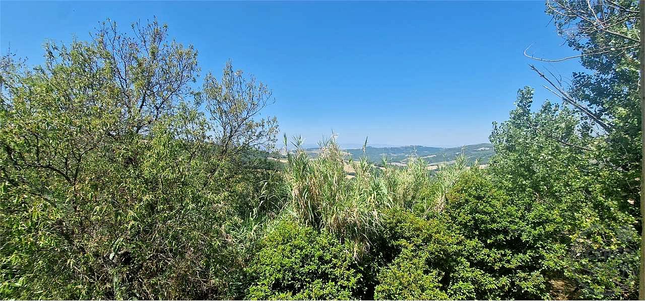 GUALDO CATTANEO - SARAGANO - CASALE CON TERRENO