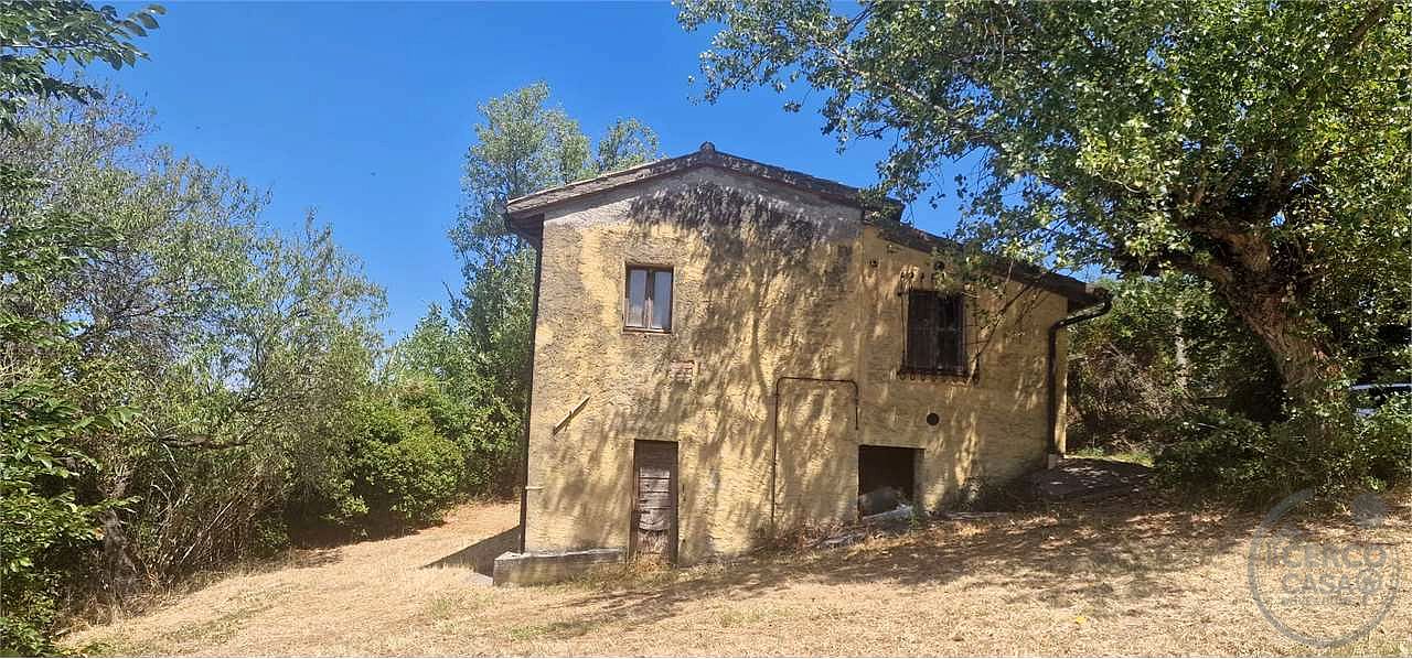 GUALDO CATTANEO - SARAGANO - CASALE CON TERRENO