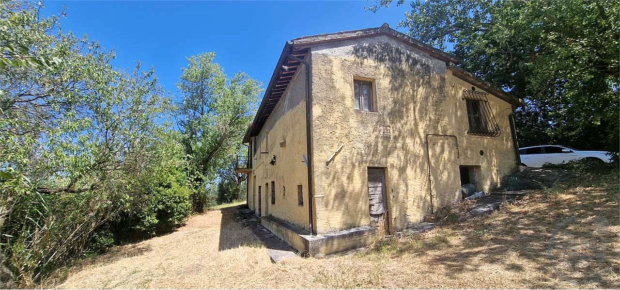 GUALDO CATTANEO - SARAGANO - CASALE CON TERRENO