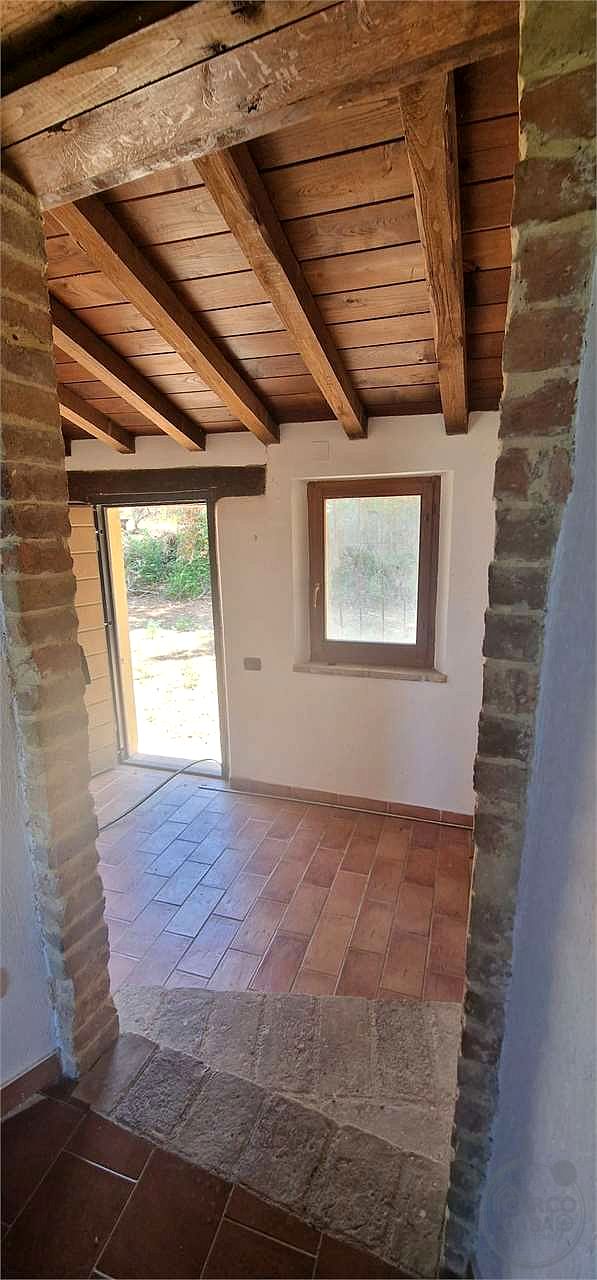 GUALDO CATTANEO - SARAGANO - CASALE CON TERRENO