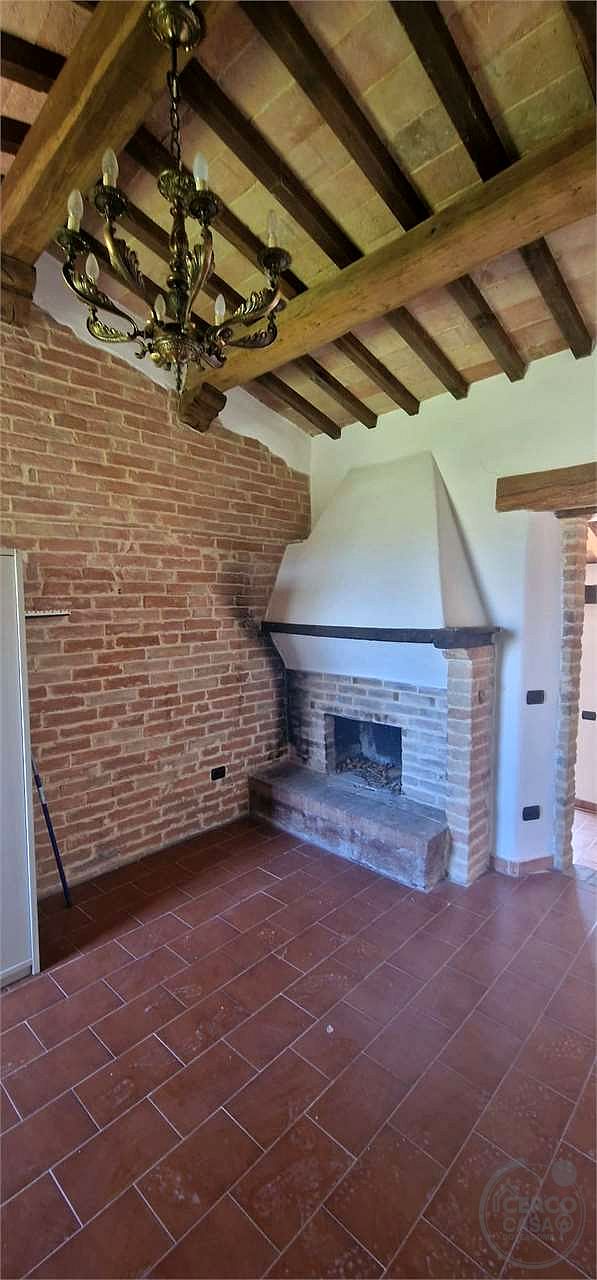 GUALDO CATTANEO - SARAGANO - CASALE CON TERRENO