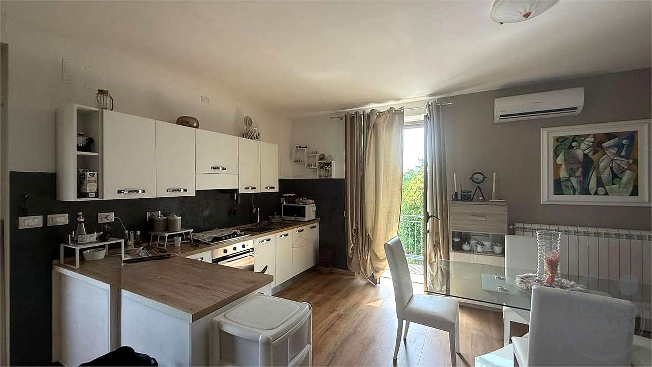 TODI - PANTALLA - CASA SINGOLA CON GIARDINO