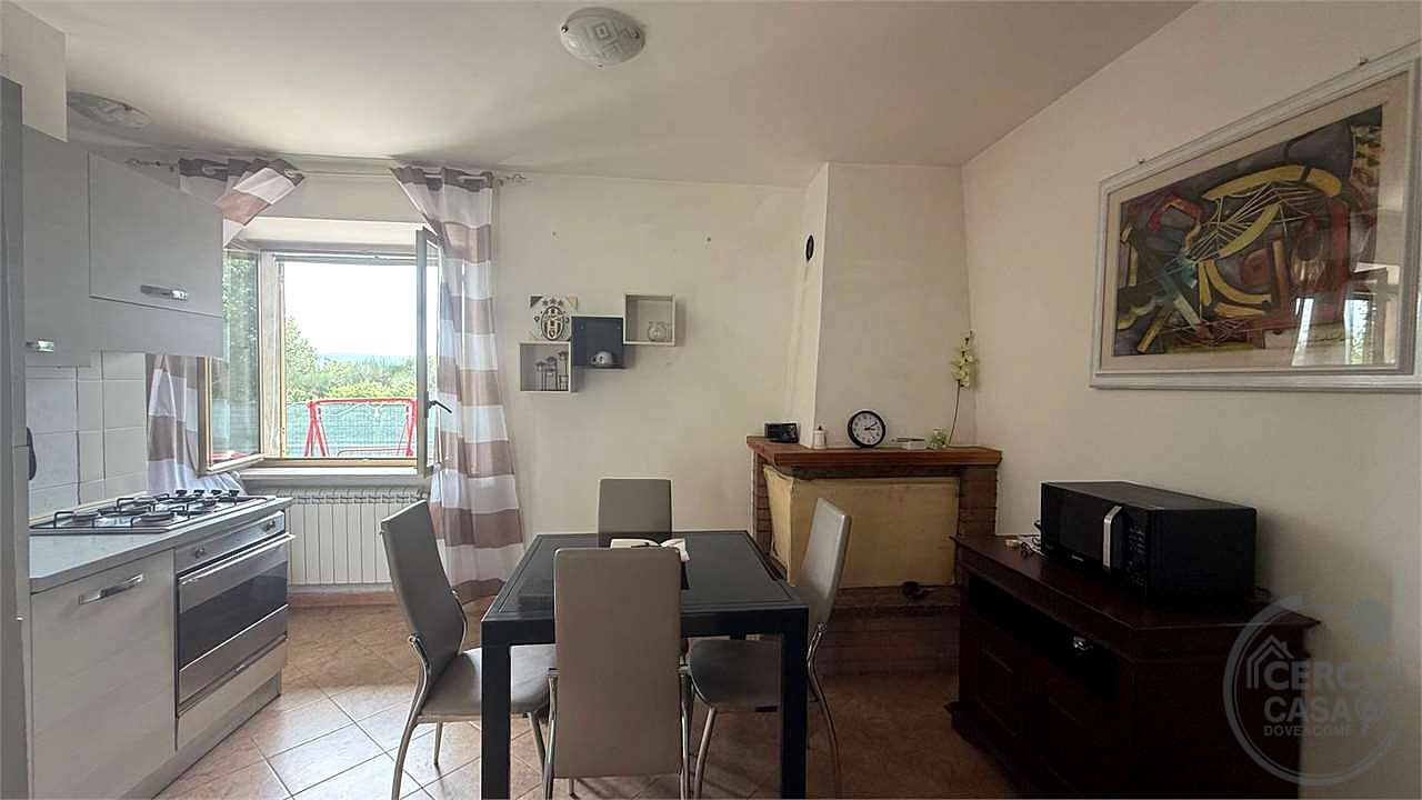 TODI - PANTALLA - CASA SINGOLA CON GIARDINO