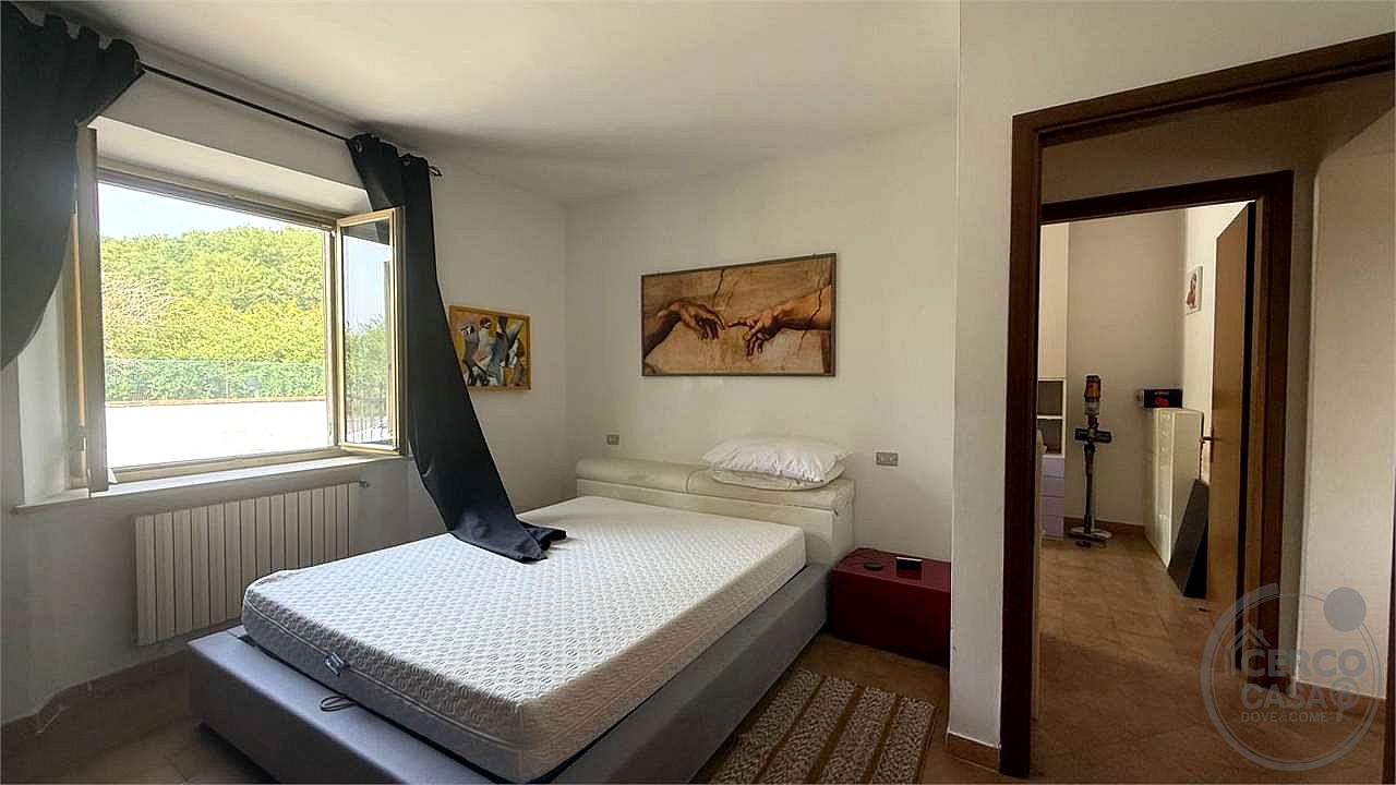 TODI - PANTALLA - CASA SINGOLA CON GIARDINO