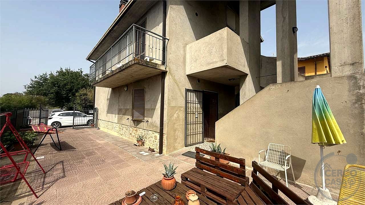 TODI - PANTALLA - CASA SINGOLA CON GIARDINO