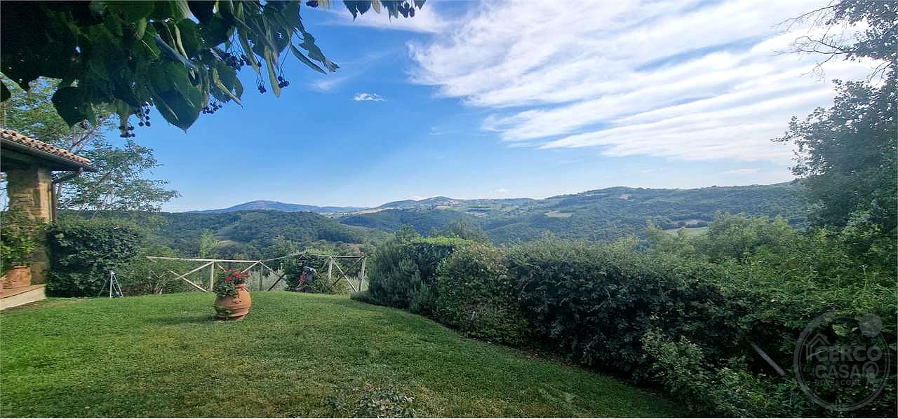 GUALDO CATTANEO - POZZO - CASALE IN PIETRA CON GIARDINO