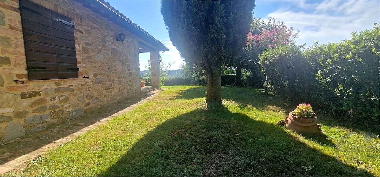 GUALDO CATTANEO - POZZO - CASALE IN PIETRA CON GIARDINO