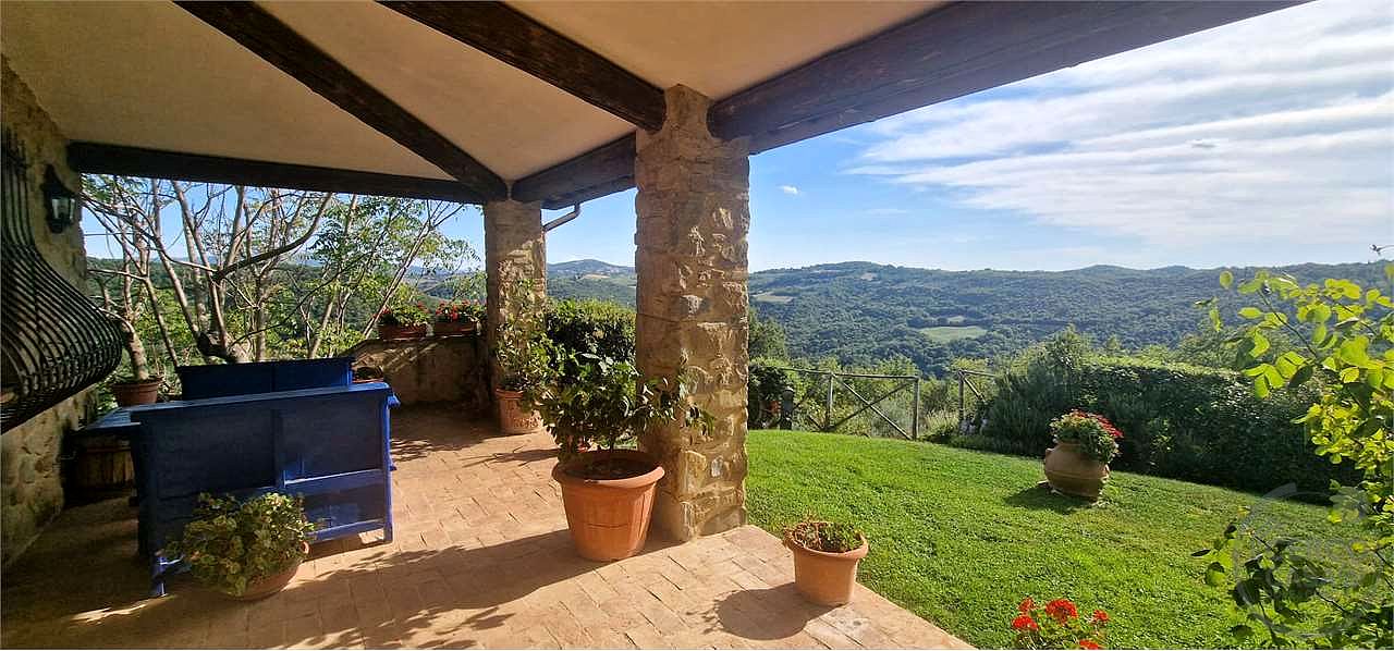 GUALDO CATTANEO - POZZO - CASALE IN PIETRA CON GIARDINO