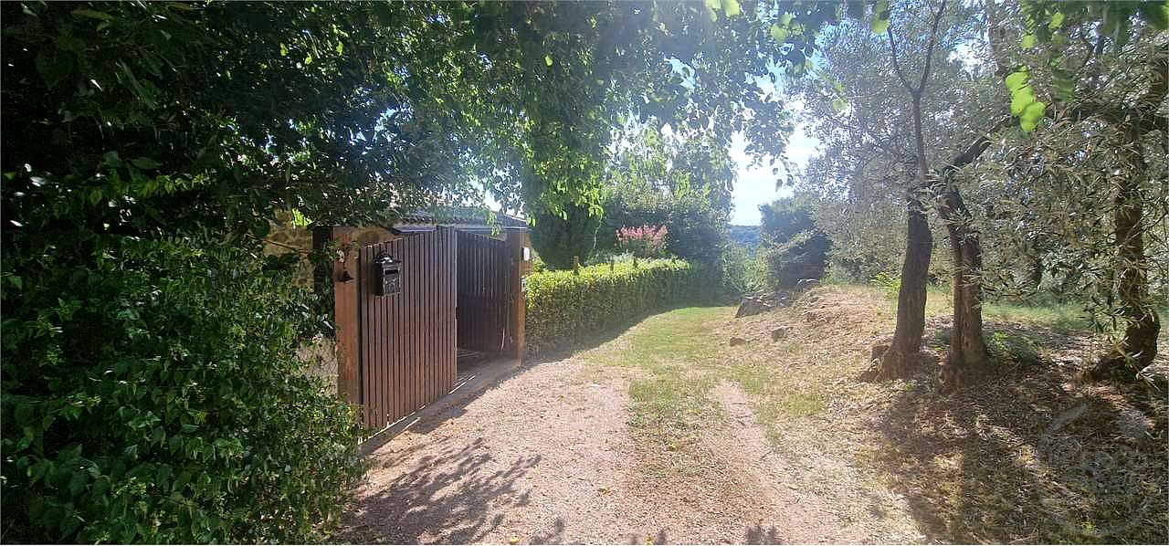 GUALDO CATTANEO - POZZO - CASALE IN PIETRA CON GIARDINO