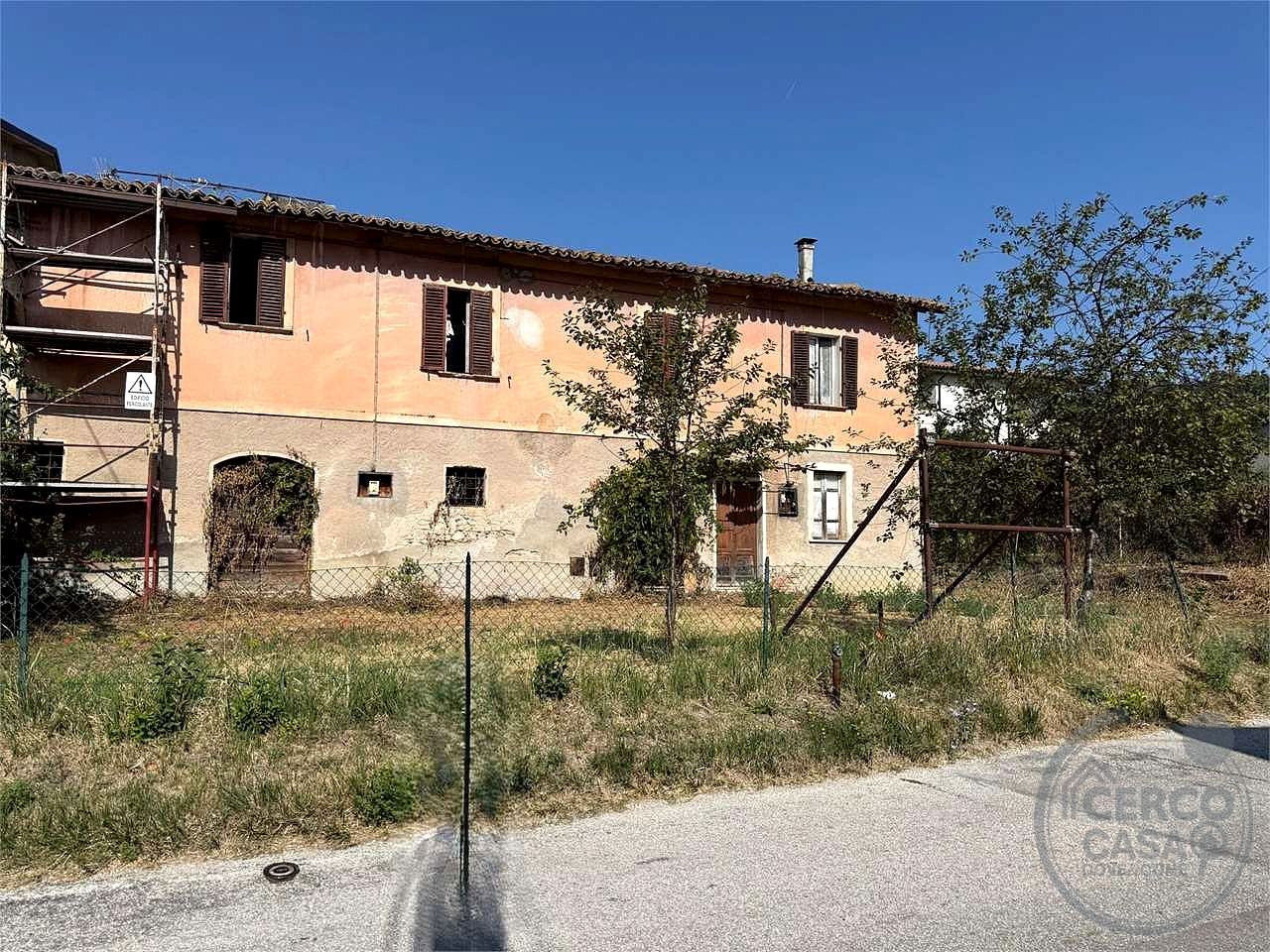 FOLIGNO - PORZIONE DI CASALE CON GIARDINO