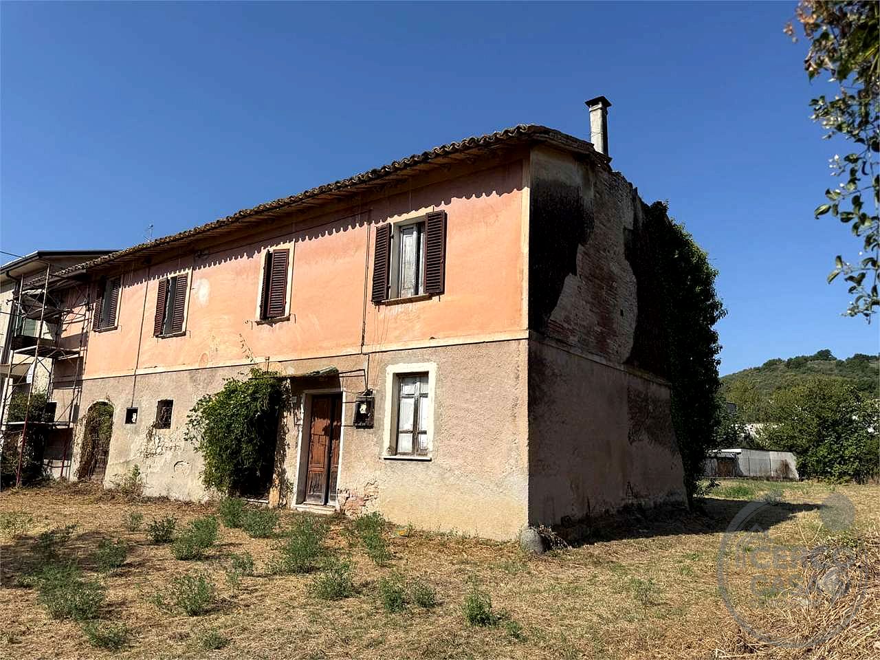 FOLIGNO - PORZIONE DI CASALE CON GIARDINO