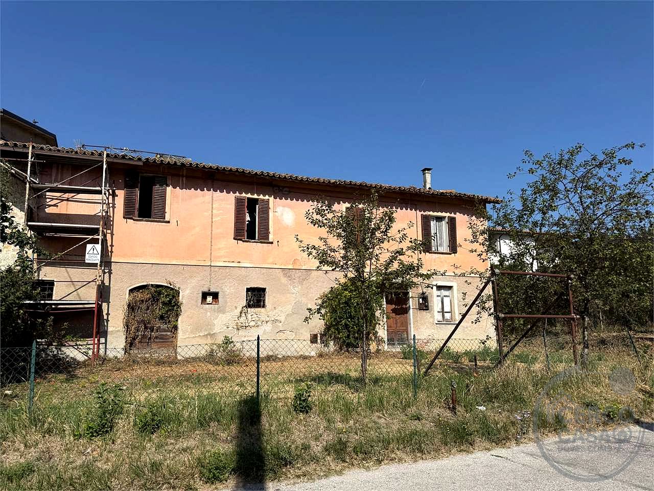 FOLIGNO - PORZIONE DI CASALE CON GIARDINO