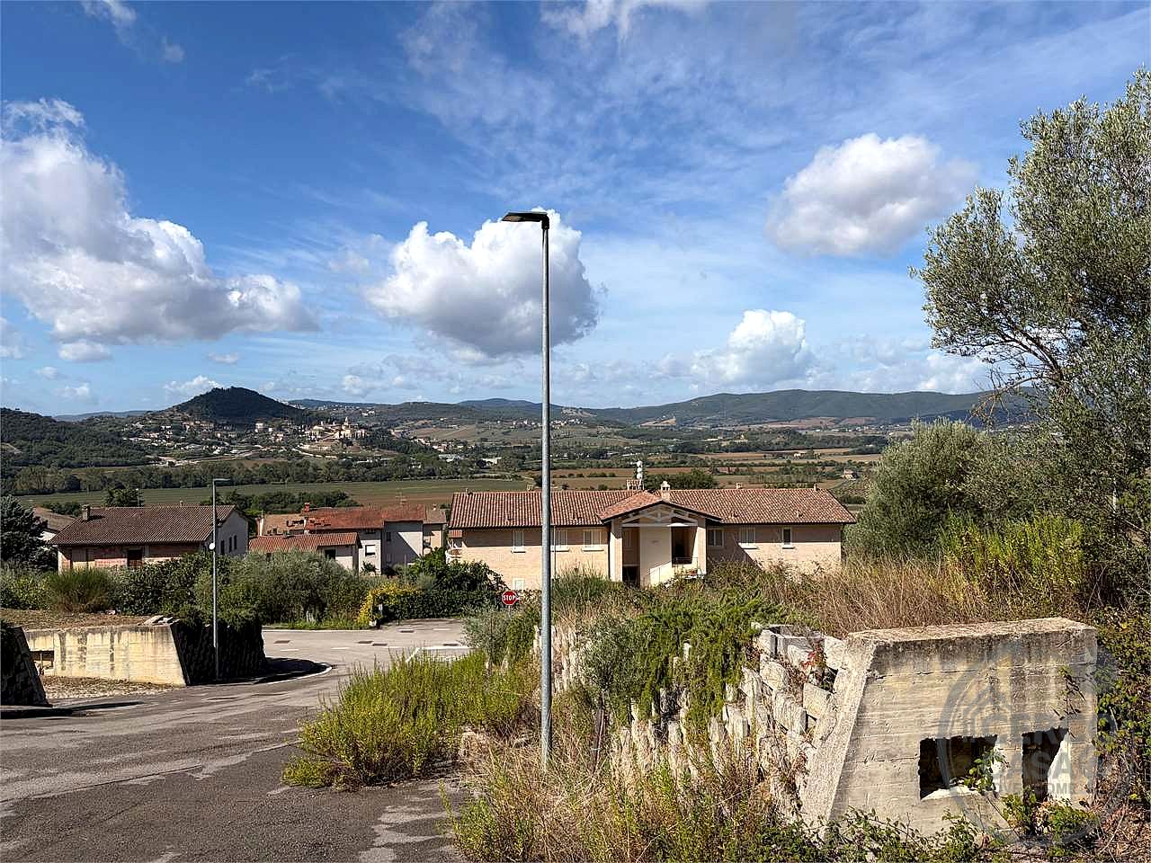 CORCIANO - SAN MARIANO - TERRENO EDIFICABILE