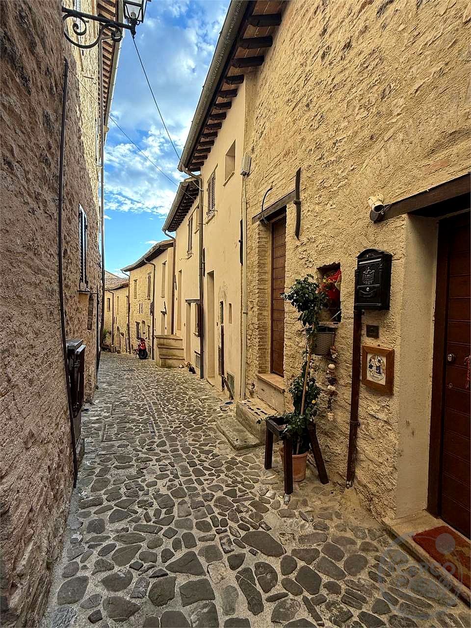 NOCERA UMBRA - MONOLOCALE IN CENTRO STORICO