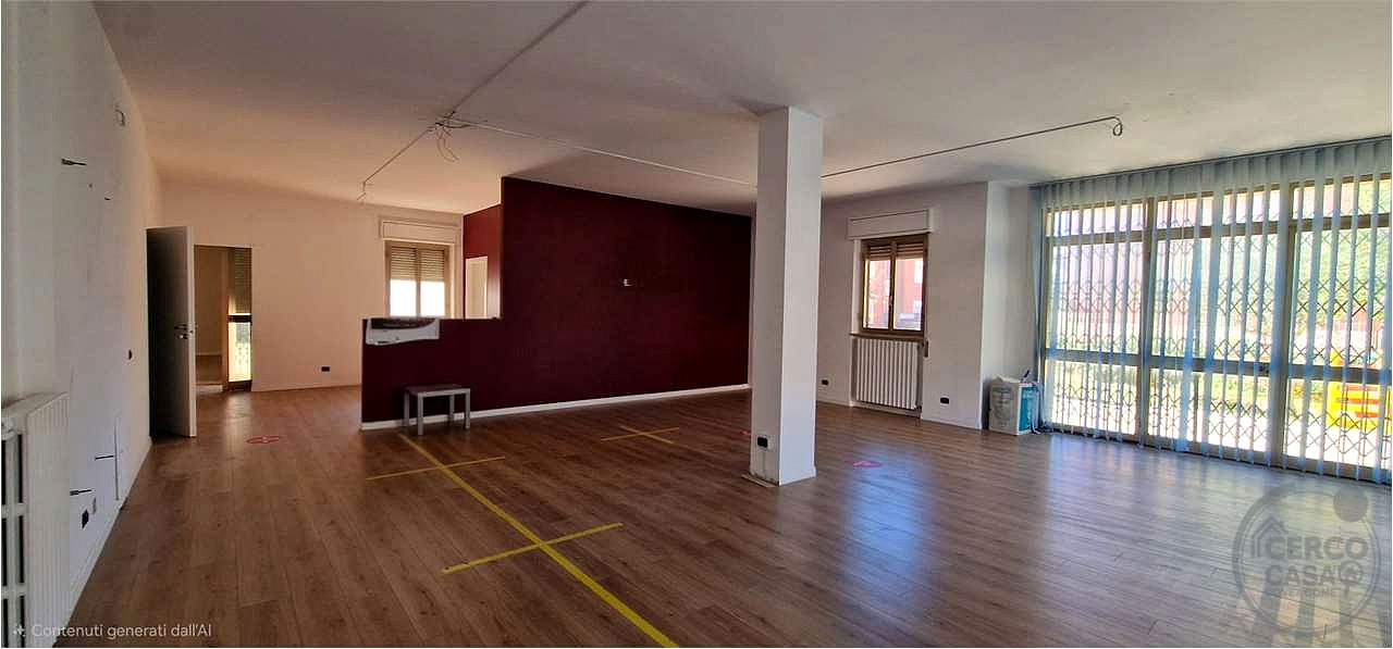 TODI - VIA XXV APRILE: LOCALE COMMERCIALE FRONTESTRADA
