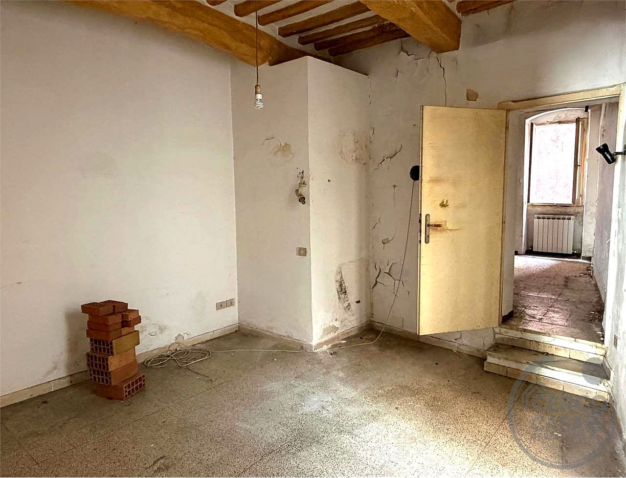 PERUGIA - CORSO CAVOUR - APPARTAMENTO IN FASE DI RISTRUTTURAZIONE