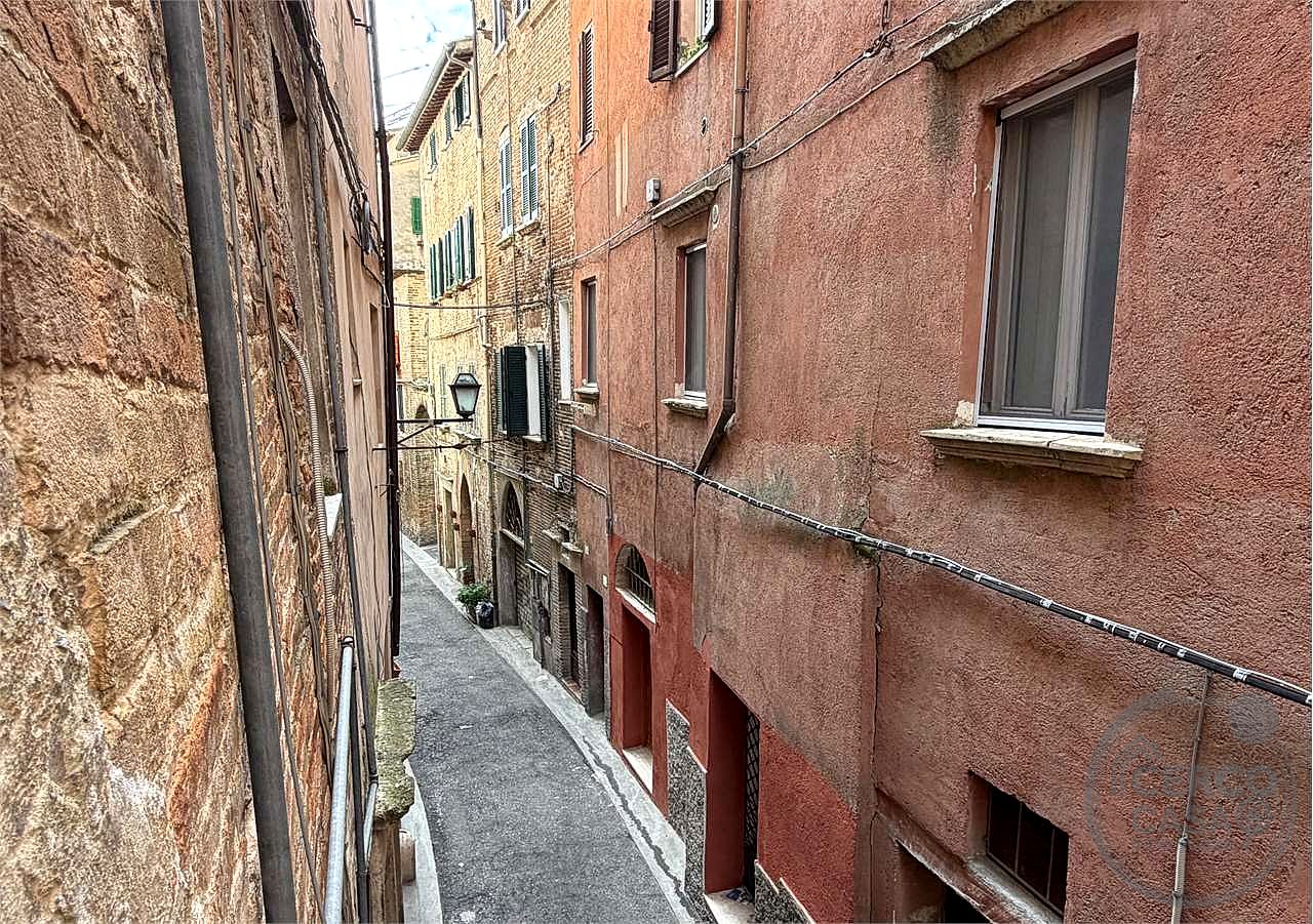 PERUGIA - CORSO CAVOUR - APPARTAMENTO IN FASE DI RISTRUTTURAZIONE