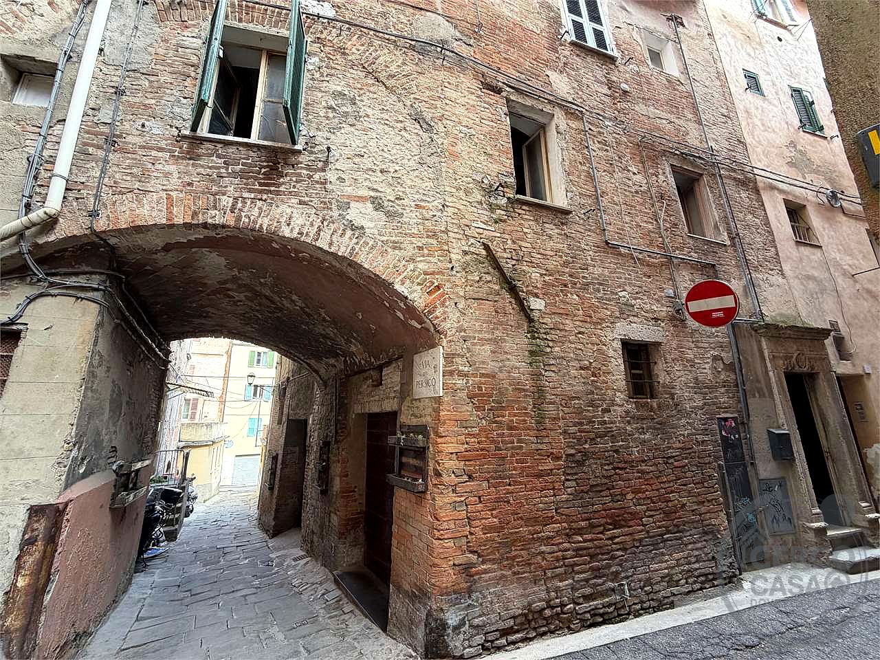PERUGIA - CORSO CAVOUR - APPARTAMENTO IN FASE DI RISTRUTTURAZIONE