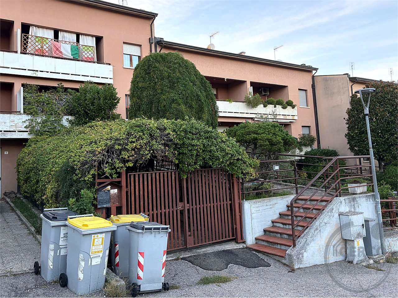 PERUGIA - PONTE FELCINO - VILLA A SCHIERA CON GIARDINO